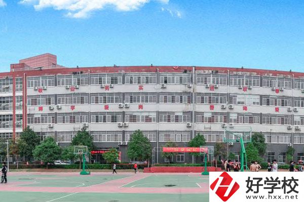 長沙中部鐵路航空中等職業(yè)學(xué)校怎么樣？專業(yè)有哪些？