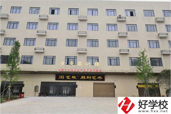 郴州市臨武縣中專學(xué)校有什么專業(yè)？畢業(yè)能做什么？
