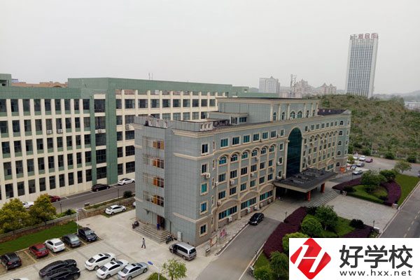 婁底技校的收費(fèi)是多少？有補(bǔ)貼政策嗎？