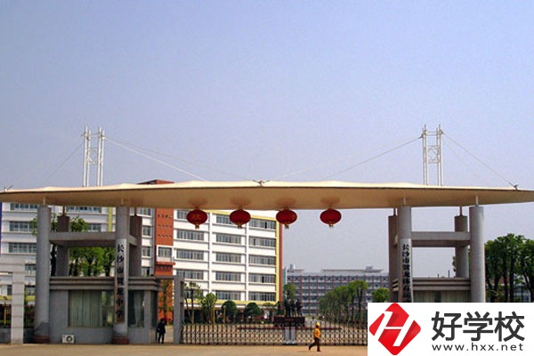 長(zhǎng)沙市賀龍?bào)w育運(yùn)動(dòng)學(xué)校推薦去嗎？學(xué)校好不好？
