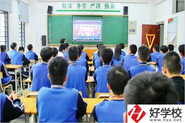 長沙華中涉外職業(yè)高中的商務(wù)日語專業(yè)怎么樣？學(xué)費(fèi)貴嗎？