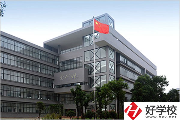湘潭鋼鐵集團職業(yè)中專學(xué)校有哪些辦學(xué)優(yōu)勢？