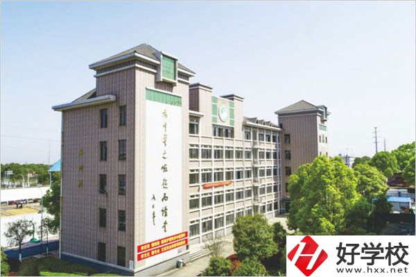 益陽的衛(wèi)校外地人可以上嗎？學(xué)費(fèi)要多少？