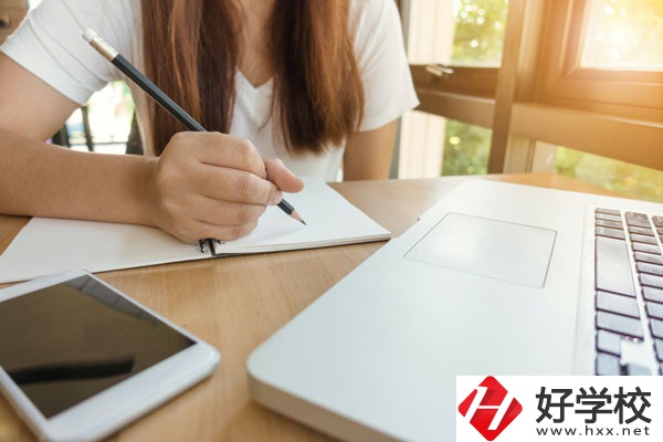 南岳區(qū)職業(yè)中等專業(yè)學(xué)校環(huán)境好不好，宿舍怎么樣？