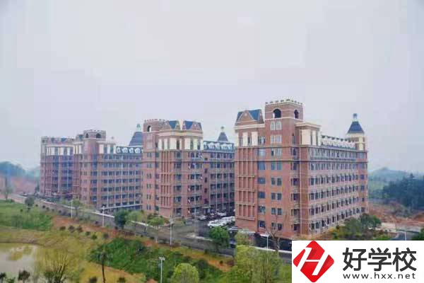 長沙市拔萃中等職業(yè)學(xué)校地址在哪？有哪些來校路線？