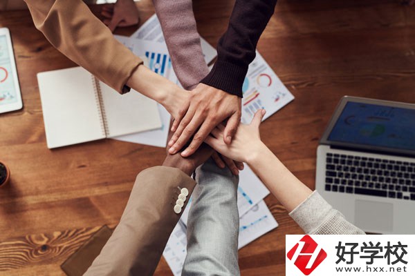 在長(zhǎng)沙讀技校學(xué)數(shù)控技術(shù)專業(yè)，就業(yè)前景怎么樣?