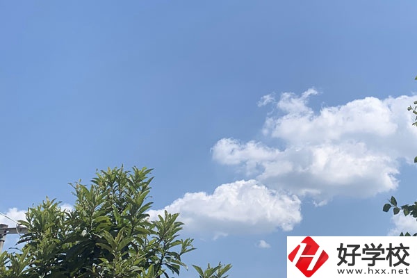 永州湘南職業(yè)技術(shù)學(xué)校環(huán)境以及食堂環(huán)境怎么樣？