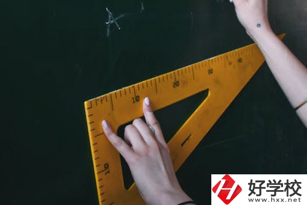 郴州市第一職業(yè)中專的學費多少錢？值得讀嗎？