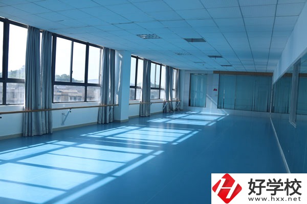 長沙華中涉外職業(yè)高中辦學條件怎么樣？