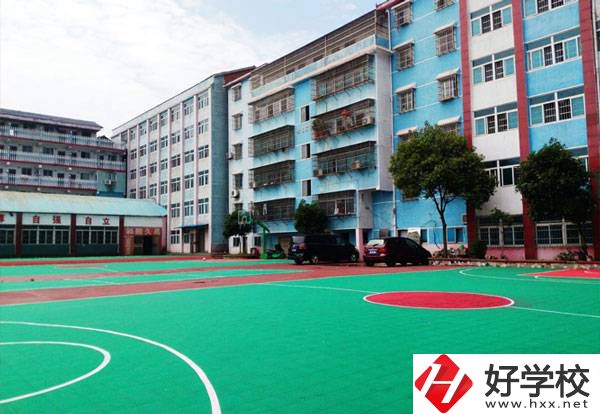 岳陽市中山財(cái)經(jīng)職業(yè)學(xué)校的辦學(xué)條件怎么樣？