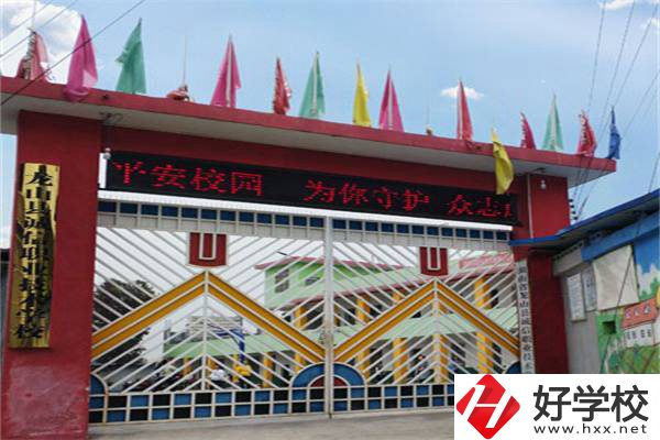 湘西龍山縣有哪些中?？梢宰x？中專讀了有用嗎？