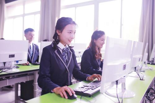 女生適不適合學(xué)計算機專業(yè)?