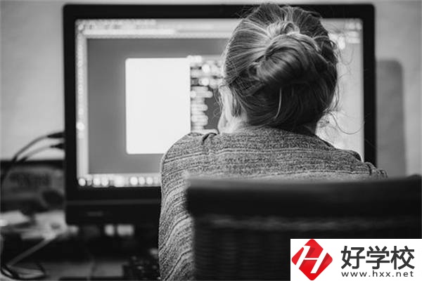 女生在湖南讀職高學(xué)什么專業(yè)好？可以參加高考嗎？