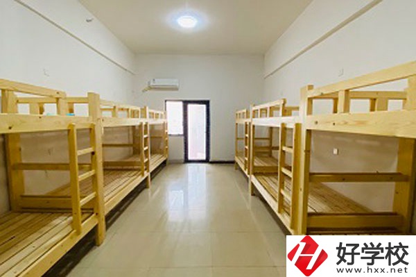 長沙湘麓醫(yī)藥中專學(xué)校怎么樣？有哪些招生專業(yè)？