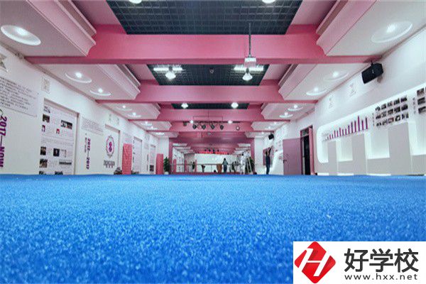 常德中山外語職業(yè)學(xué)校有哪些辦學(xué)特色？學(xué)費貴嗎？