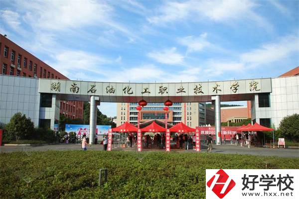岳陽有哪些公辦大專招初中生？就業(yè)率高嗎？