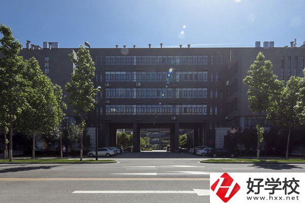 株洲市工業(yè)中等專業(yè)學(xué)校怎么樣？