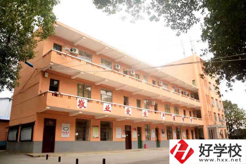 邵陽(yáng)騰爵職業(yè)中專學(xué)校怎么樣？是軍事化管理嗎？