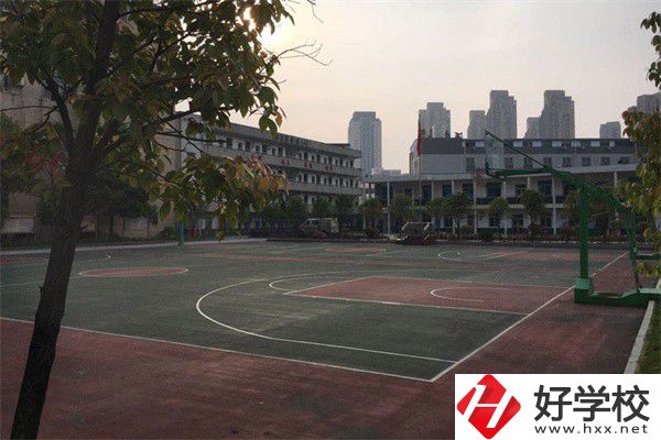 長沙醫(yī)衛(wèi)技校有哪些？辦學條件怎么樣？