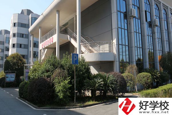 株洲地區(qū)中考四百分可以上職高嗎？