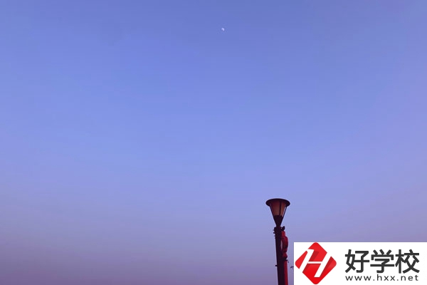 張家界旅游職業(yè)學校校園環(huán)境怎么樣？