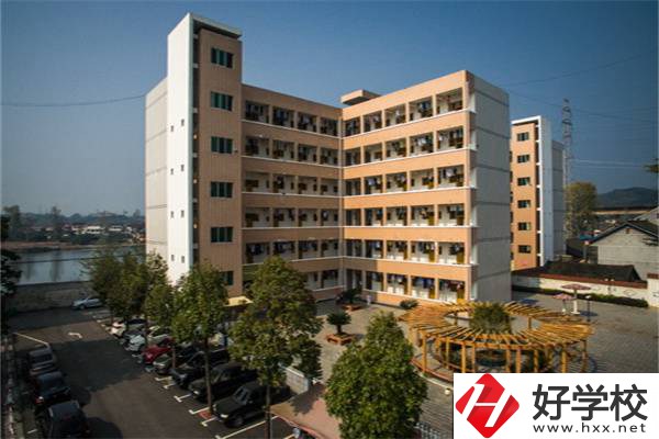 懷化芷江縣有所職高學(xué)校的名字是什么？