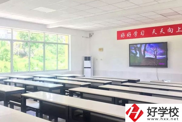 長(zhǎng)沙博雅衛(wèi)生中等專業(yè)學(xué)校大門教室