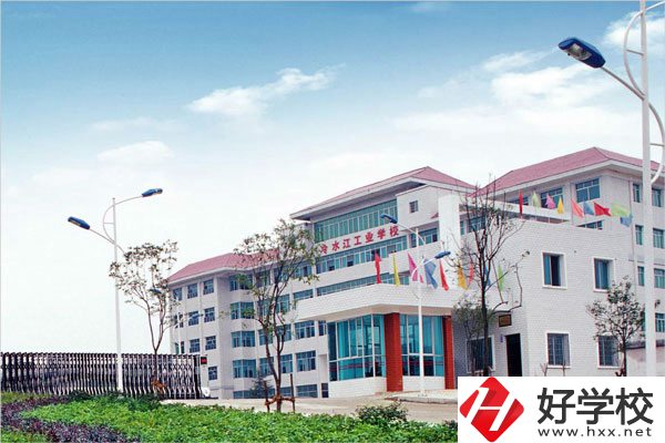 冷水江工業(yè)中等專業(yè)學(xué)校生活環(huán)境怎么樣？