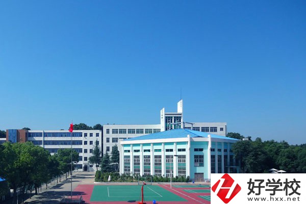 岳陽市中岳經(jīng)貿(mào)職業(yè)技術(shù)學(xué)校是公辦還是民辦？學(xué)費(fèi)貴嗎？