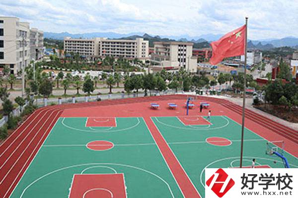 <a href=https://www.shangzhixiao.com/xuexiao/244.html target=_blank class=infotextkey>寧遠(yuǎn)縣九峰職業(yè)中專(zhuān)學(xué)校</a>操場(chǎng)