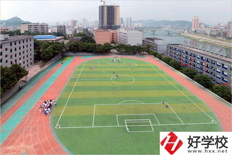 湖南省冷水江市技工學(xué)校專業(yè)收費(fèi)標(biāo)準(zhǔn)是什么？
