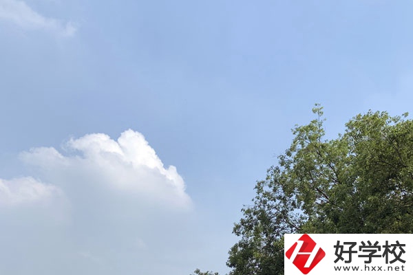 耒陽市第二職業(yè)技術(shù)學校設施設備怎么樣？