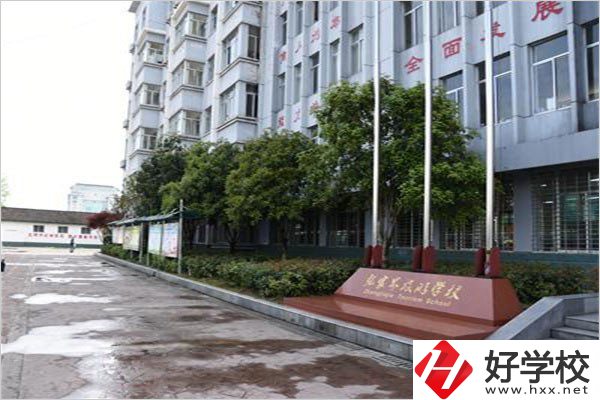 張家界旅游學(xué)校是湖南省重點學(xué)校嗎？