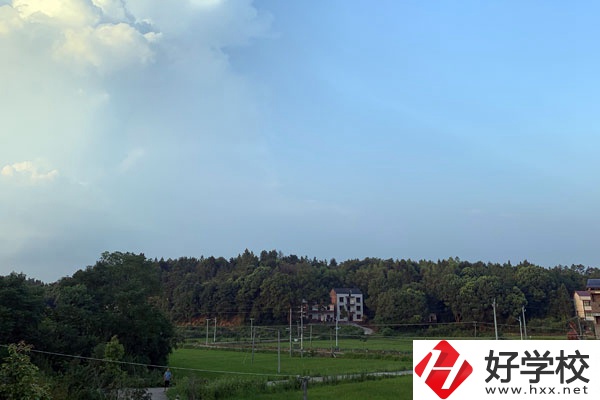 株洲的中專有哪些專業(yè)比較熱門(mén)？