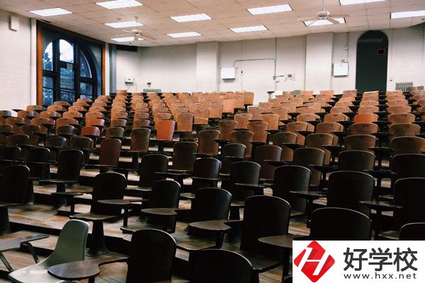 婁底市藝術(shù)職校專業(yè)適合女生嗎？就業(yè)前景好嗎？