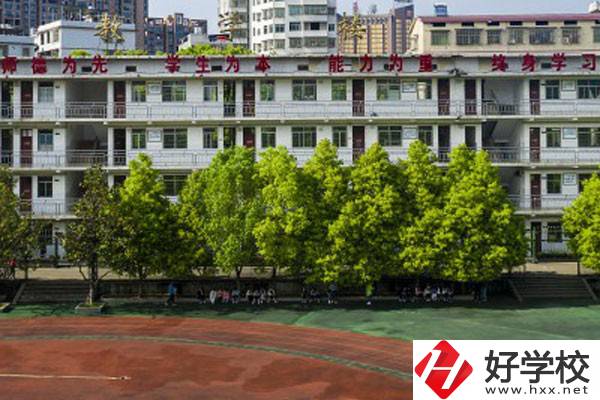 湖南省耒陽師范學(xué)校如何？收學(xué)費嗎？