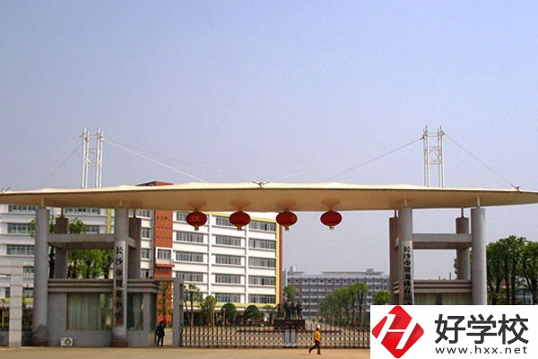 長(zhǎng)沙市賀龍?bào)w育運(yùn)動(dòng)學(xué)校有什么專業(yè)？就業(yè)情況如何？