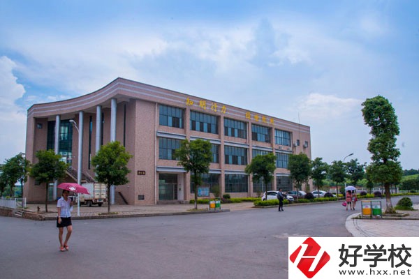 寧鄉(xiāng)市職業(yè)中專學(xué)校的師資力量如何？有辦學(xué)優(yōu)勢嗎？