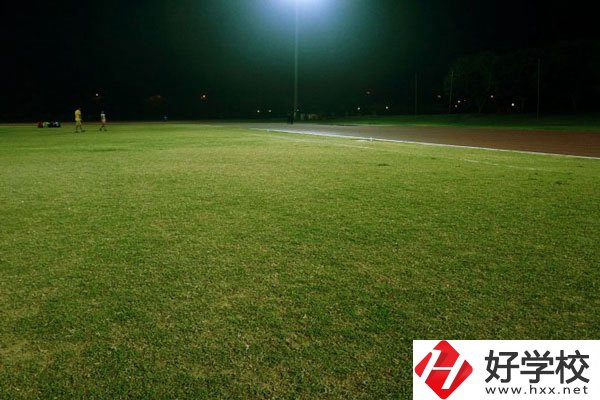 學校操場1.jpg