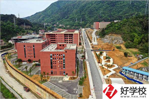 安化縣職業(yè)中專學(xué)校有哪些特色專業(yè)？
