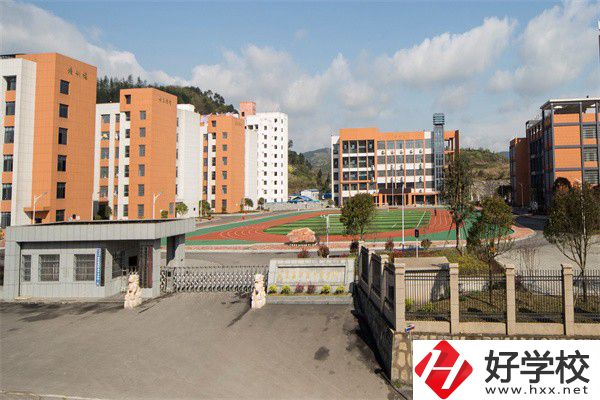 湖南省鳳凰縣有哪些中專？辦學(xué)特色是什么？