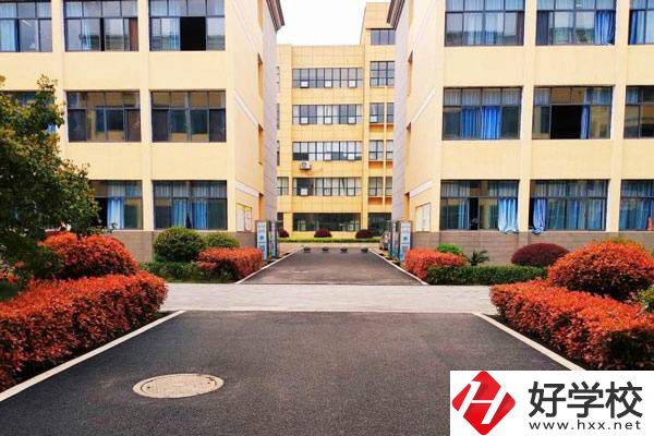 岳陽平江共有幾所中專？學(xué)校辦學(xué)有特色嗎？