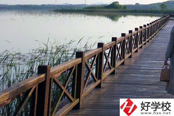 鳳凰縣育英民族學(xué)校怎么樣？有什么特色專業(yè)？