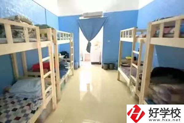 湖南省體育運(yùn)動(dòng)學(xué)校的辦學(xué)條件怎么樣？