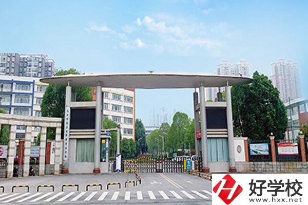 長沙博雅衛(wèi)生中等專業(yè)學校師資強嗎？設備完善嗎？