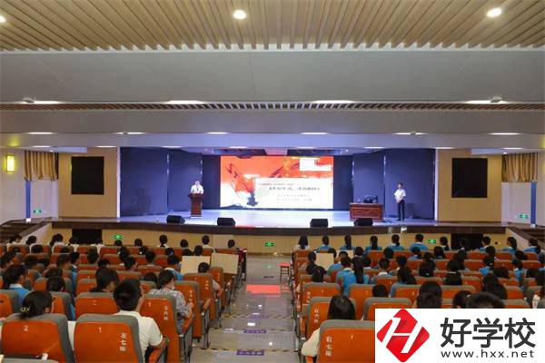 長沙財經(jīng)學(xué)校的教師情況怎么樣？