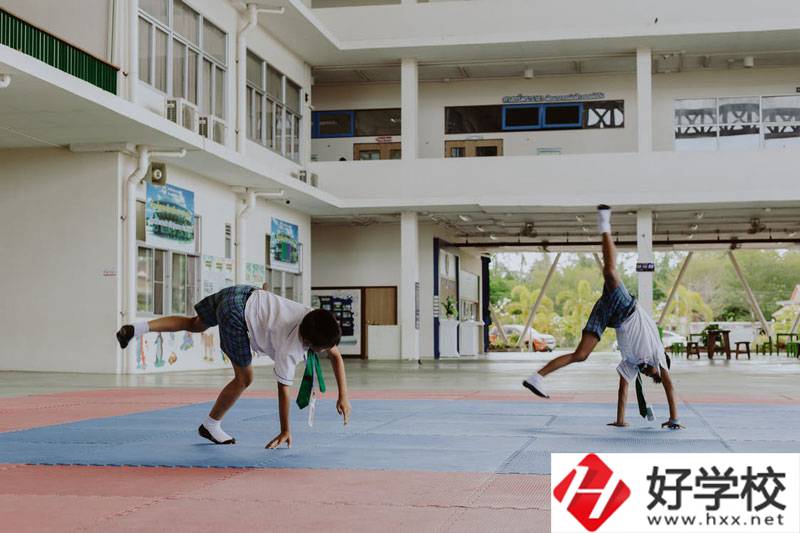湖南護理學校是什么性質的學校？是公辦的嗎？