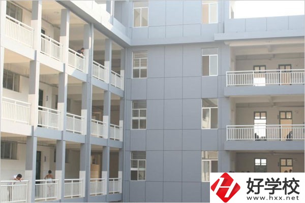 張家界有沒有招往屆生、插班生、轉(zhuǎn)學生的職校？