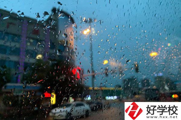 想學(xué)醫(yī)學(xué)專業(yè)，湖南有哪些中職學(xué)?？梢赃x?