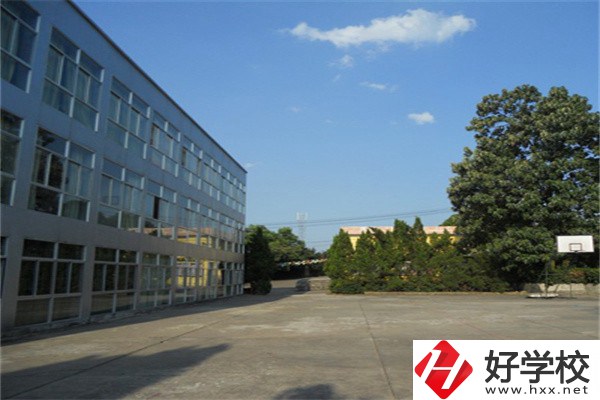 邵陽(yáng)什么職校能學(xué)服裝設(shè)計(jì)？有什么報(bào)名方法？